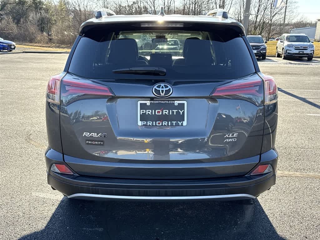 Thumbnail: 2018 Toyota RAV4 - 8