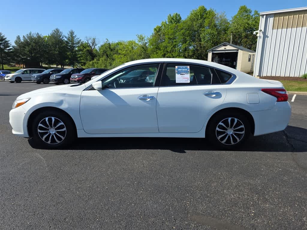 Thumbnail: 2016 Nissan Altima - 10