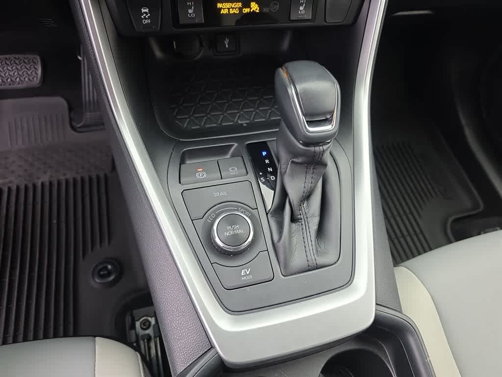 Thumbnail: 2021 Toyota RAV4 - 25