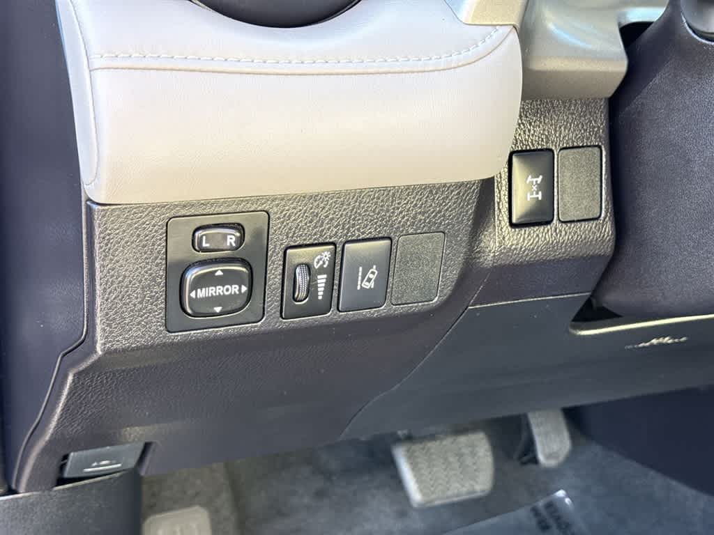 Thumbnail: 2018 Toyota RAV4 - 26