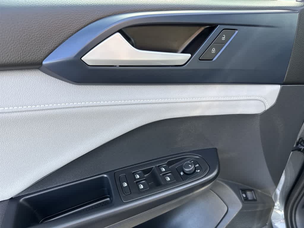 Thumbnail: 2024 Volkswagen Taos - 17