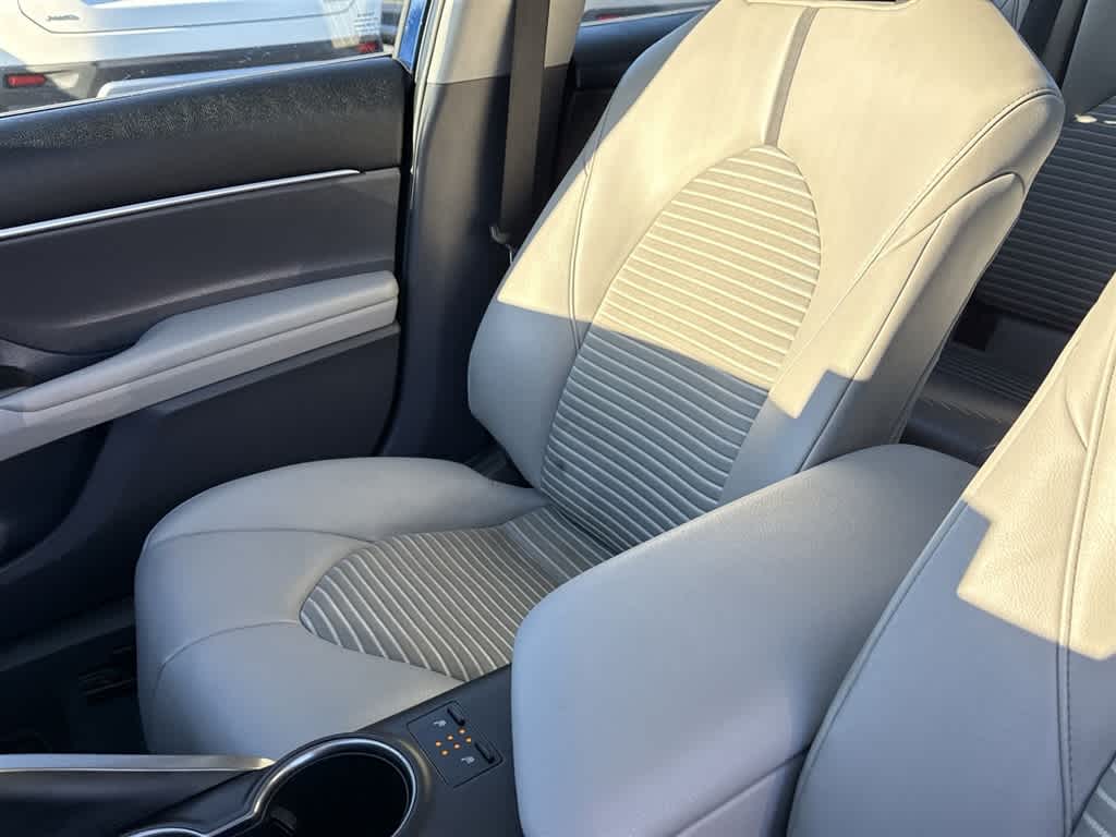 Thumbnail: 2023 Toyota Camry - 28