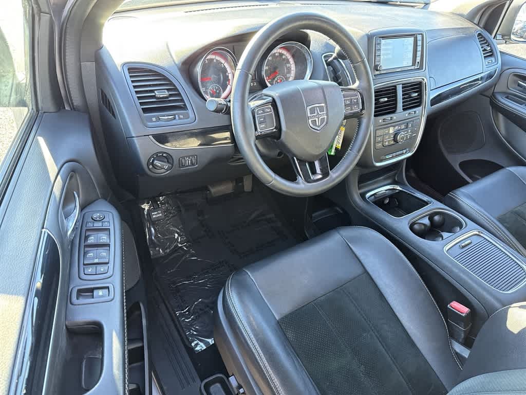 Thumbnail: 2017 Dodge Grand Caravan - 13