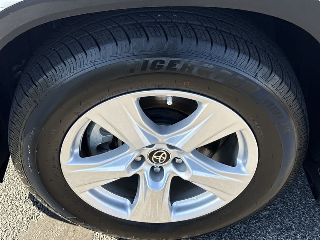 Thumbnail: 2022 Toyota Highlander - 27