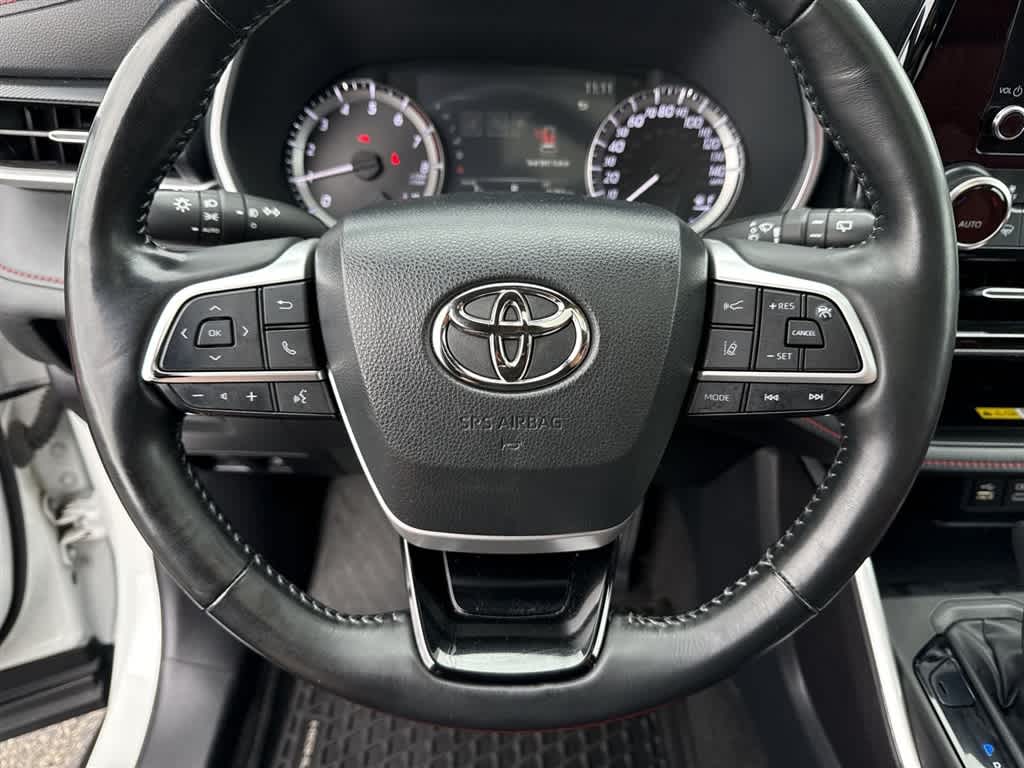 Thumbnail: 2023 Toyota Highlander - 18