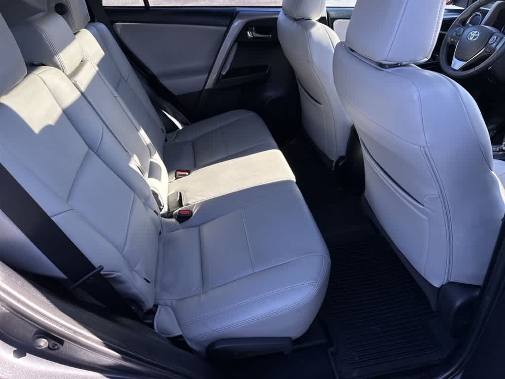 Thumbnail: 2018 Toyota RAV4 - 11