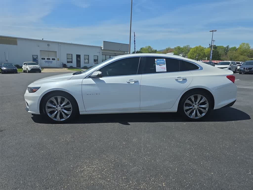 Thumbnail: 2017 Chevrolet Malibu - 6