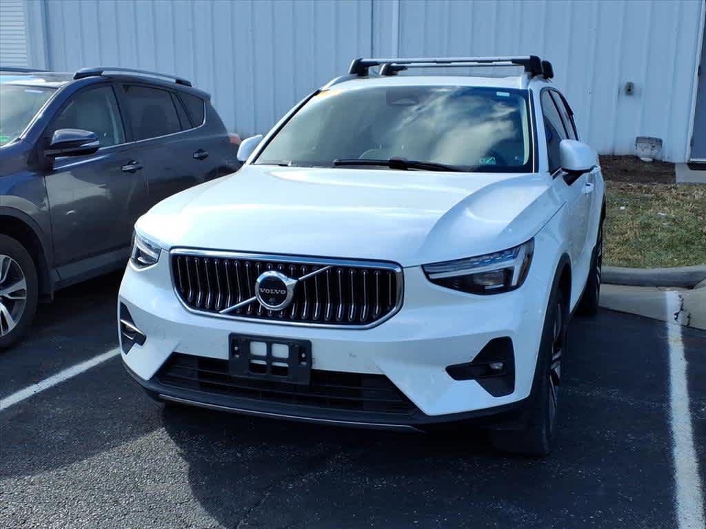 Thumbnail: 2024 Volvo XC40 - 3