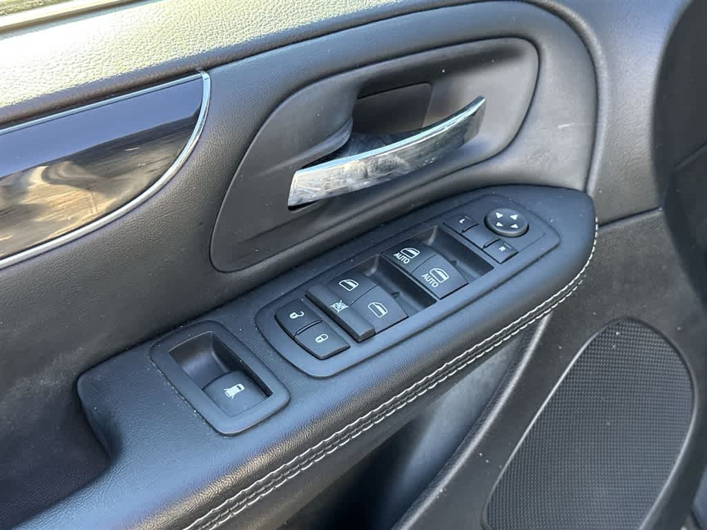 Thumbnail: 2017 Dodge Grand Caravan - 17