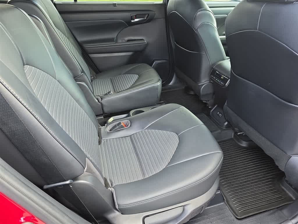 Thumbnail: 2021 Toyota Highlander - 11
