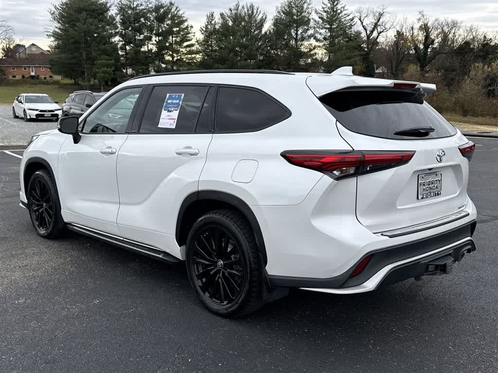 Thumbnail: 2023 Toyota Highlander - 7