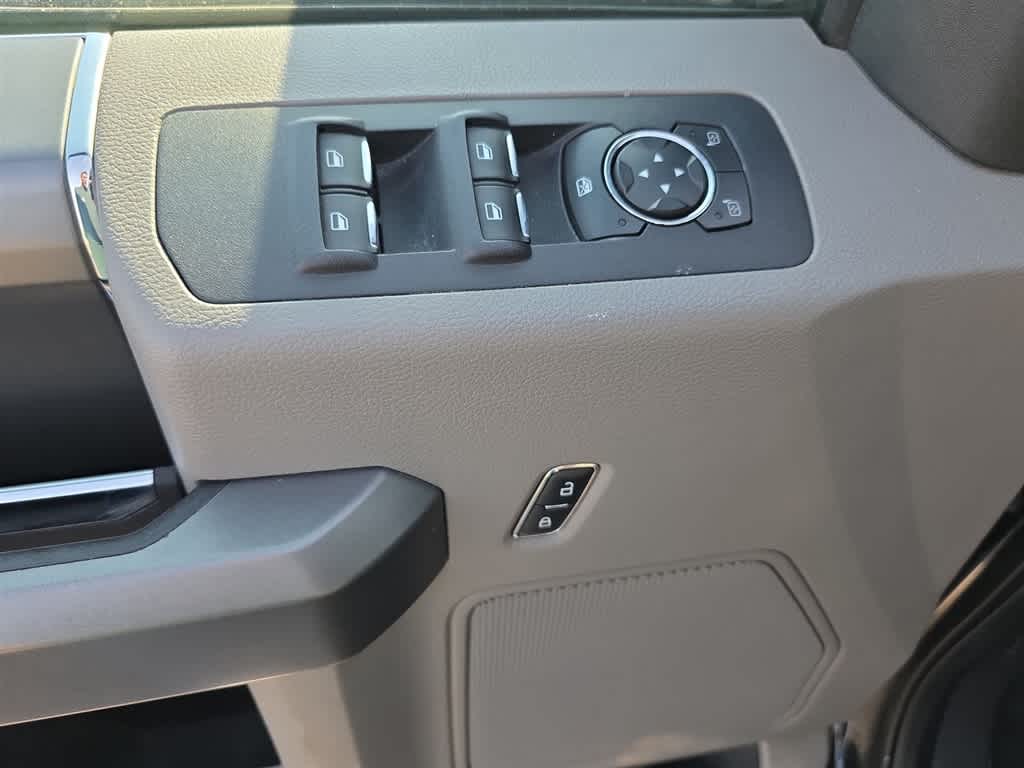 Thumbnail: 2016 Ford F-150 - 17