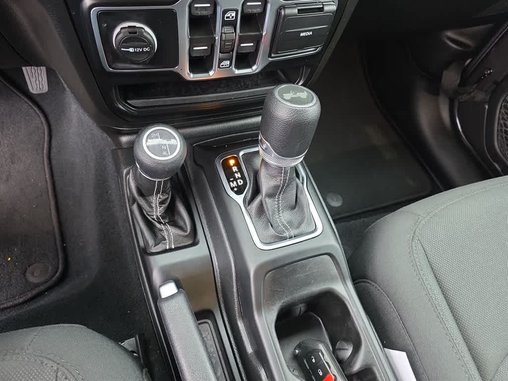 Thumbnail: 2022 Jeep Wrangler - 26