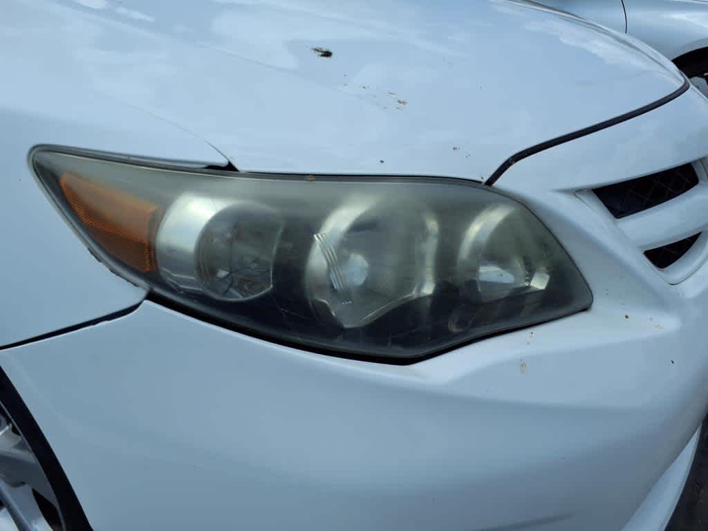 2013 Toyota Corolla LE 9