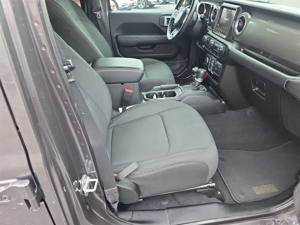 Thumbnail: 2022 Jeep Wrangler - 15