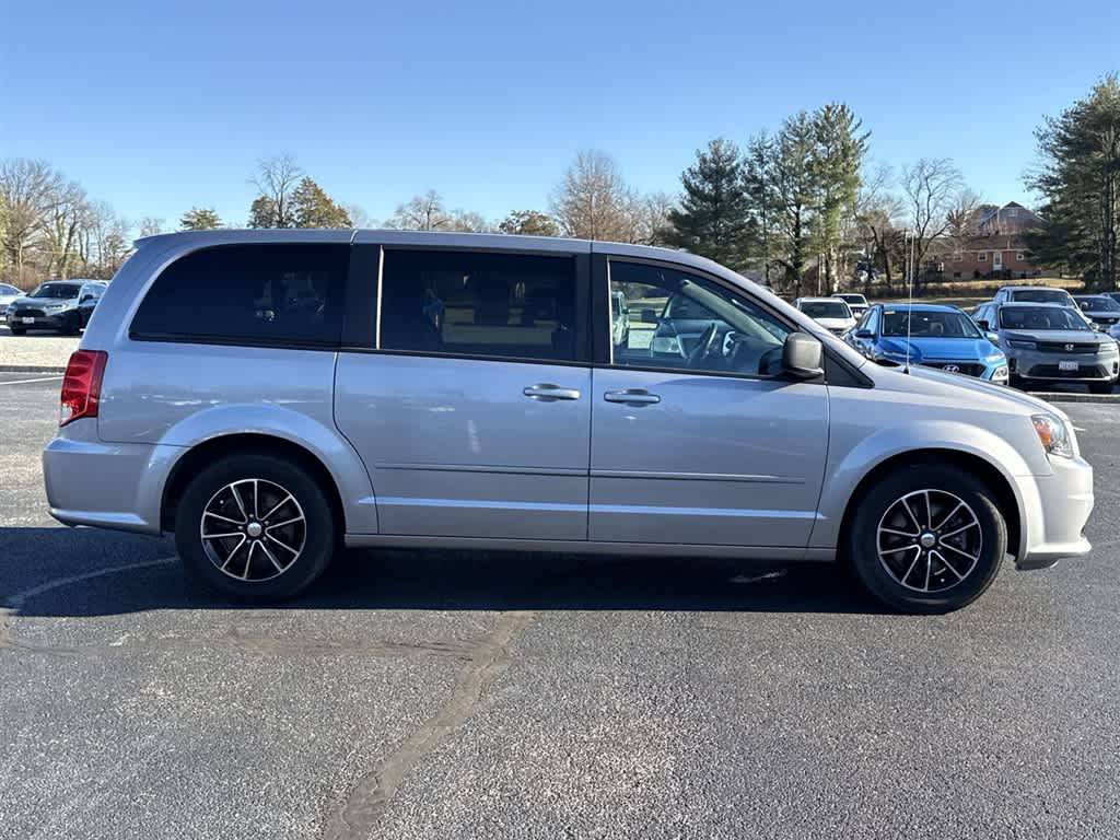 Thumbnail: 2017 Dodge Grand Caravan - 2