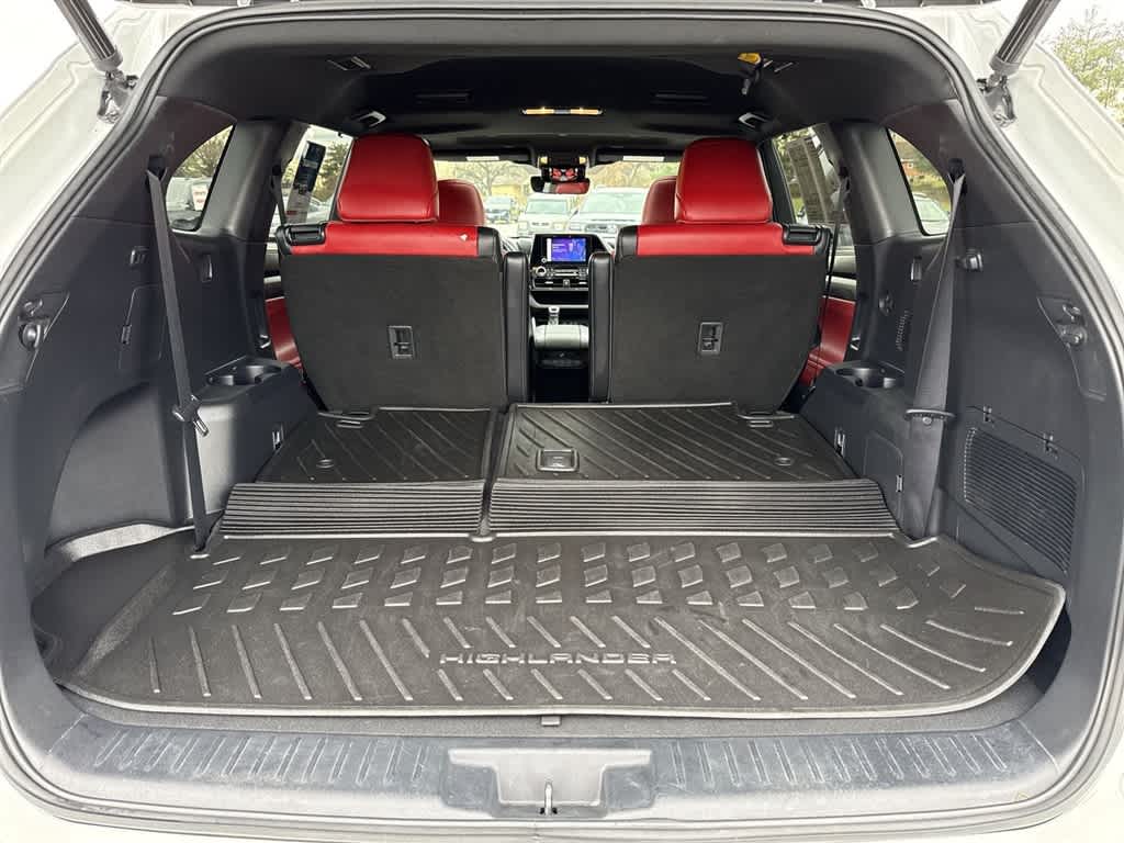 Thumbnail: 2023 Toyota Highlander - 27