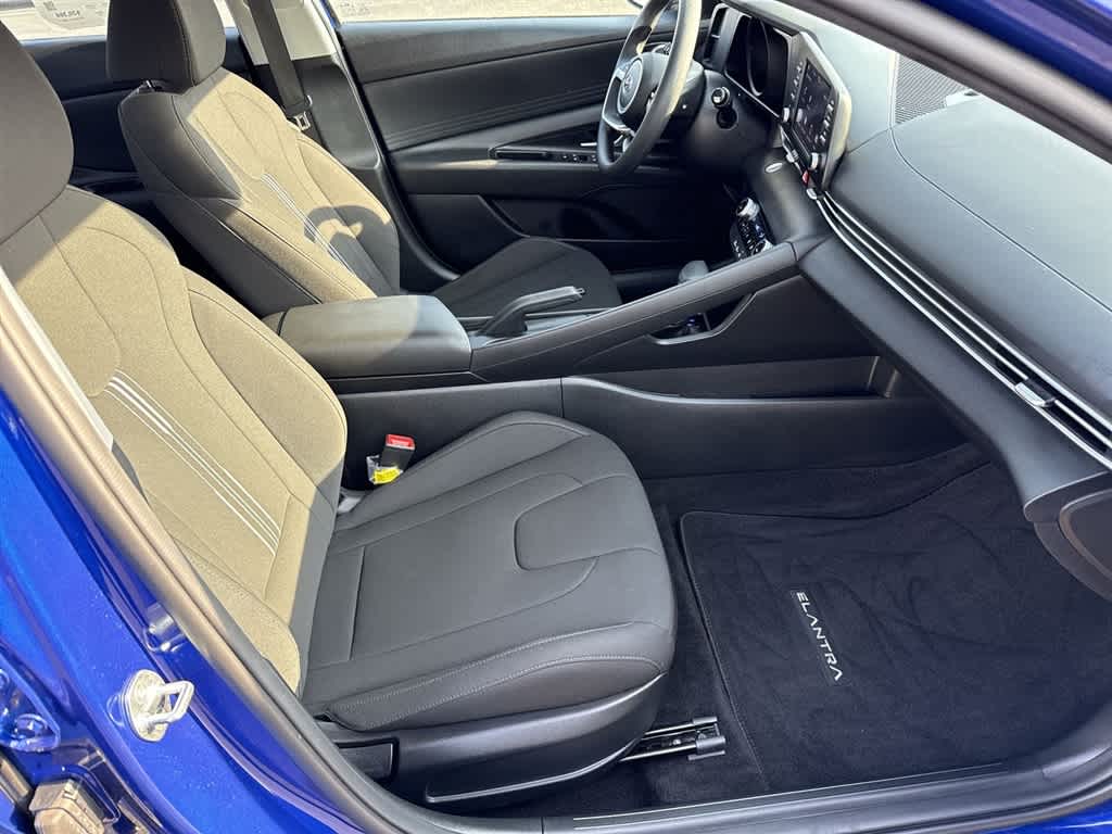 Thumbnail: 2023 Hyundai Elantra - 10