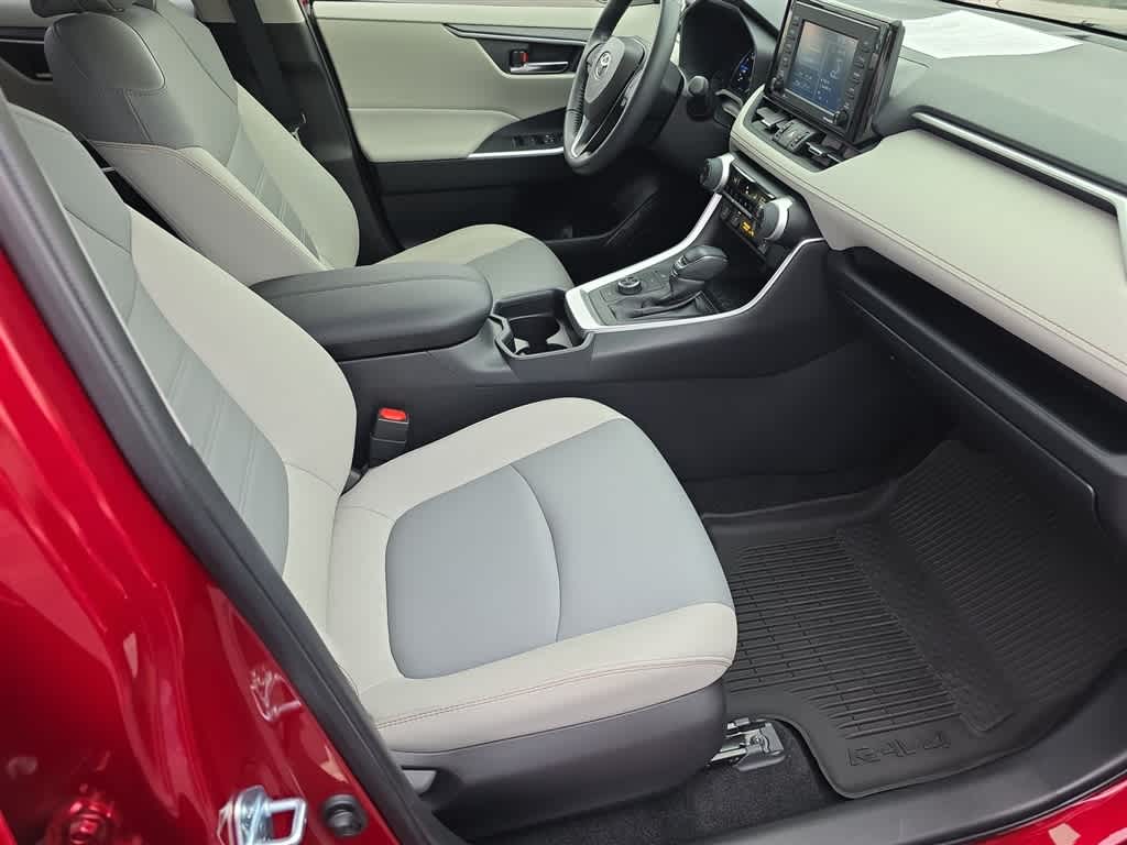 Thumbnail: 2021 Toyota RAV4 - 15