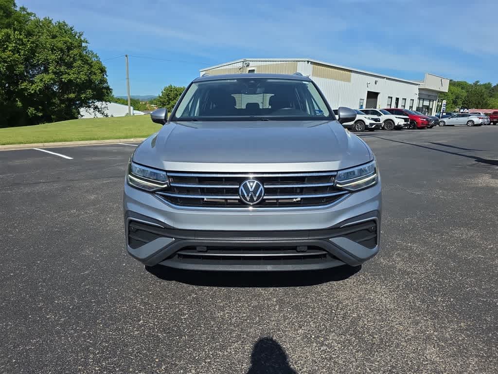 Thumbnail: 2022 Volkswagen Tiguan - 4