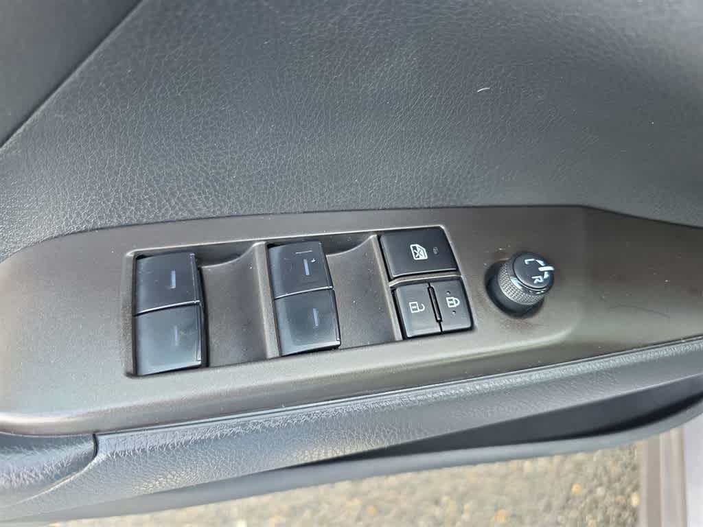 Thumbnail: 2023 Toyota Camry - 19