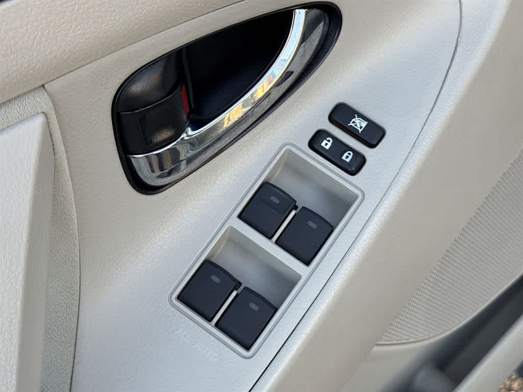 Thumbnail: 2011 Toyota Camry - 16