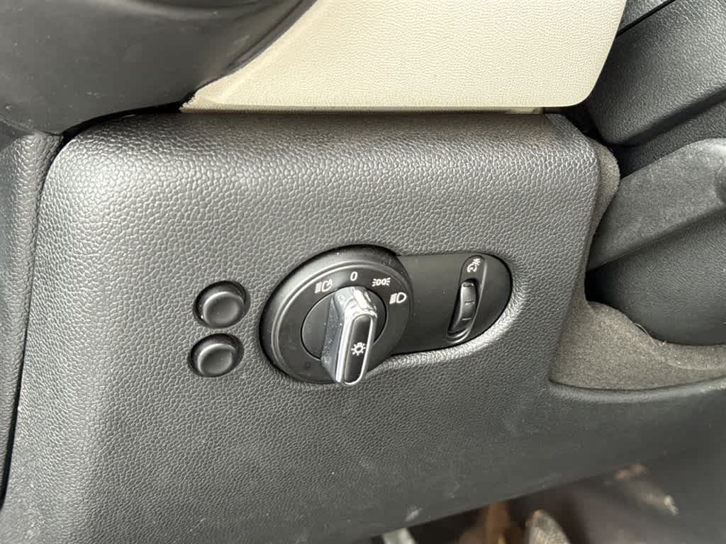 Thumbnail: 2014 MINI Cooper Hardtop - 13