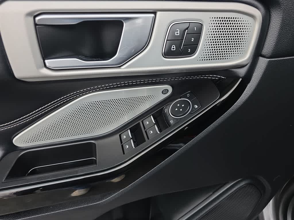 Thumbnail: 2021 Ford Explorer - 17