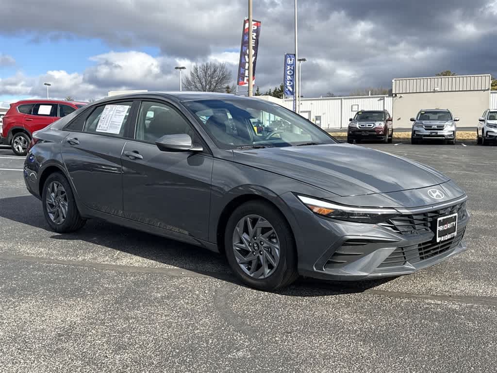 Thumbnail: 2024 Hyundai Elantra - 3