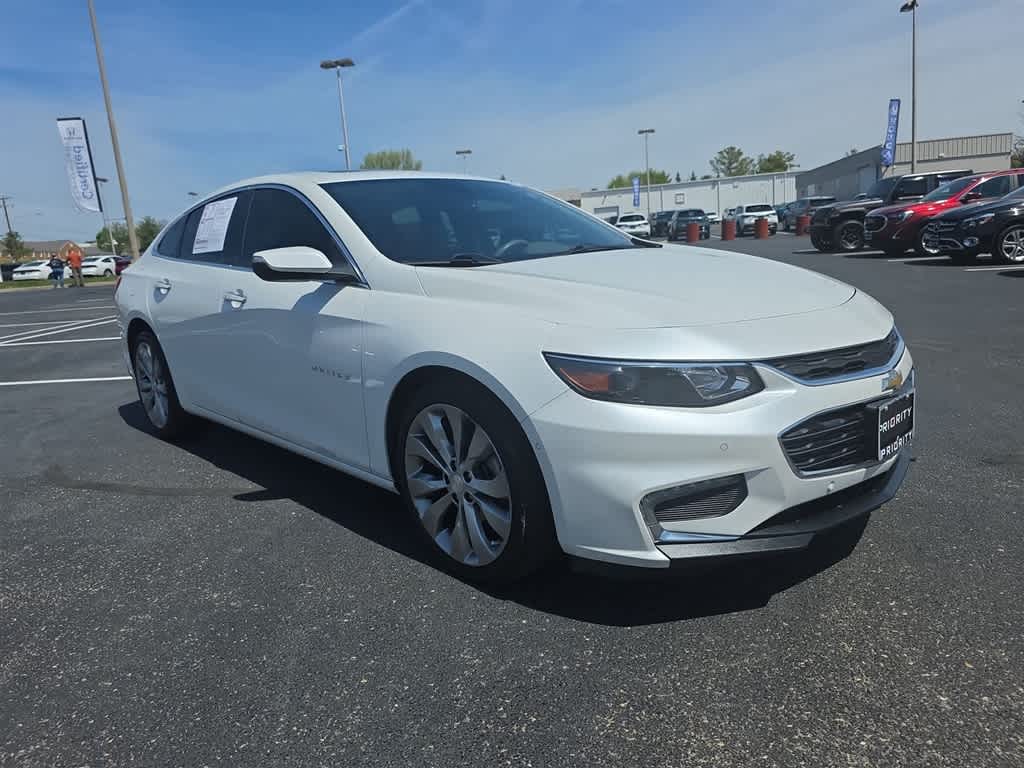 Thumbnail: 2017 Chevrolet Malibu - 3