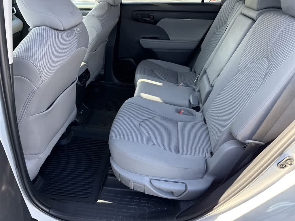 Thumbnail: 2022 Toyota Highlander - 16