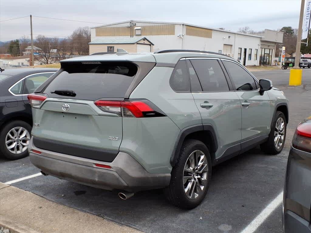 Thumbnail: 2019 Toyota RAV4 - 8