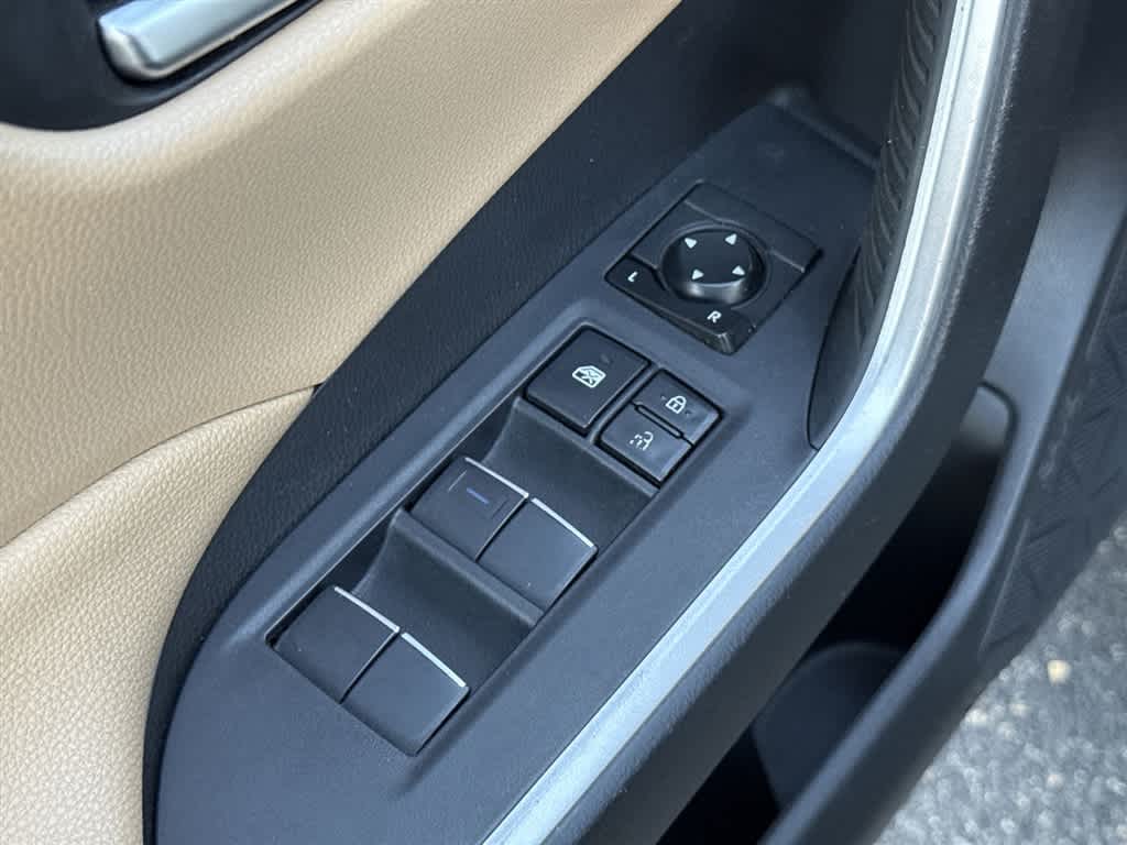 Thumbnail: 2019 Toyota RAV4 - 17