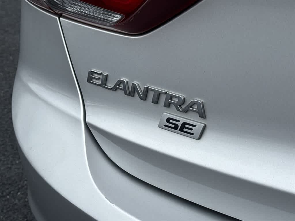 Thumbnail: 2017 Hyundai Elantra - 10
