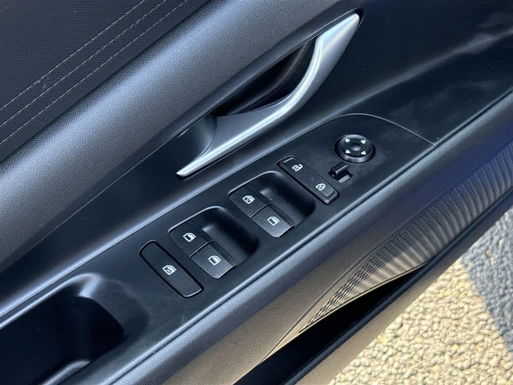 Thumbnail: 2023 Hyundai Elantra - 17