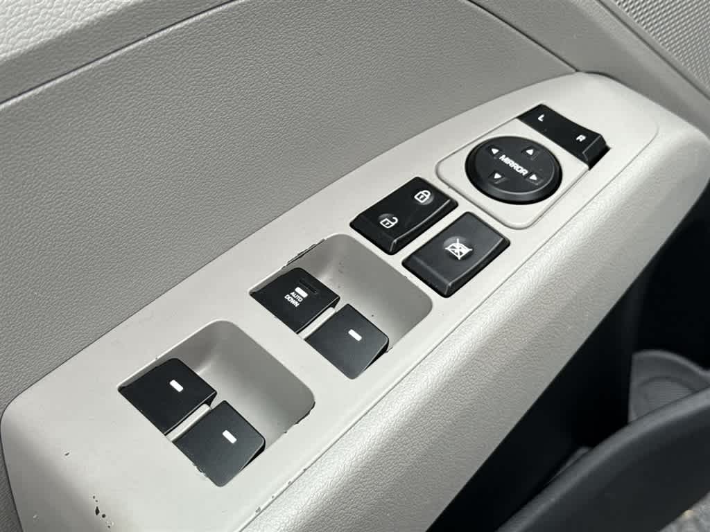 Thumbnail: 2017 Hyundai Elantra - 17