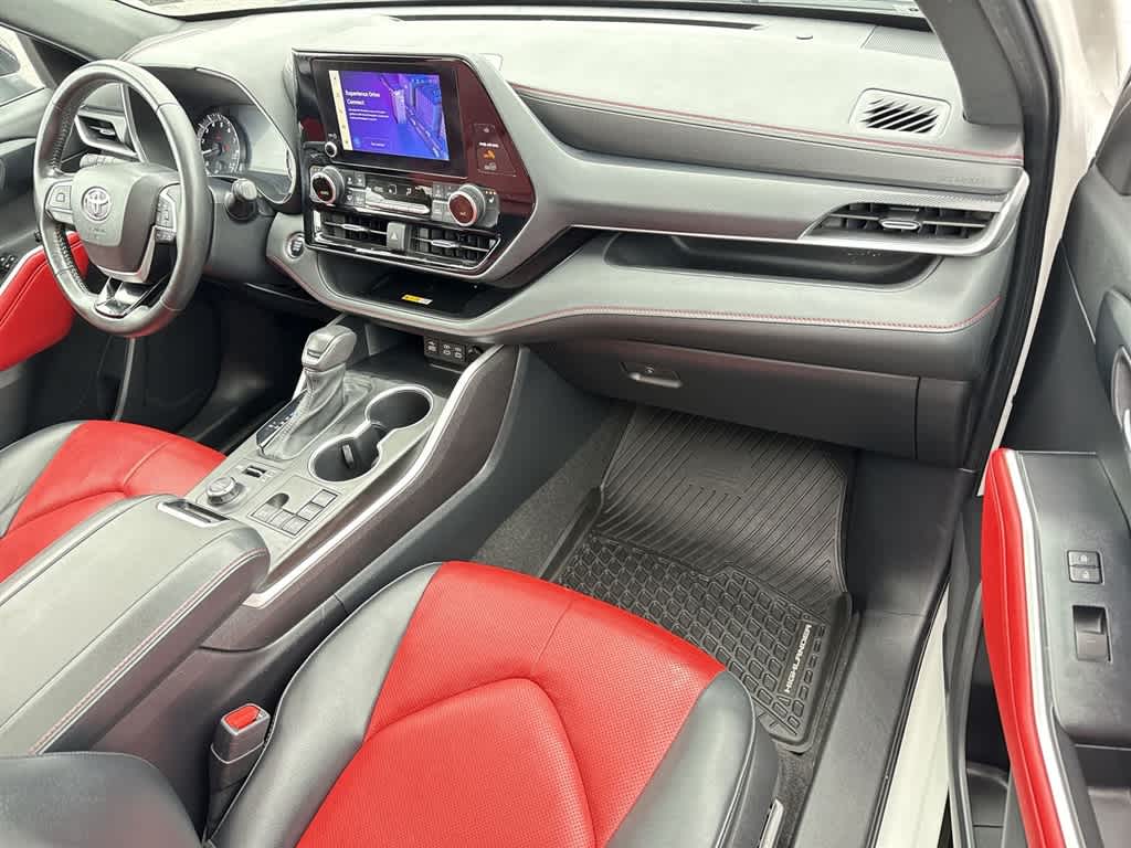 Thumbnail: 2023 Toyota Highlander - 12