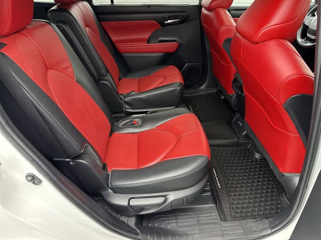 Thumbnail: 2023 Toyota Highlander - 11