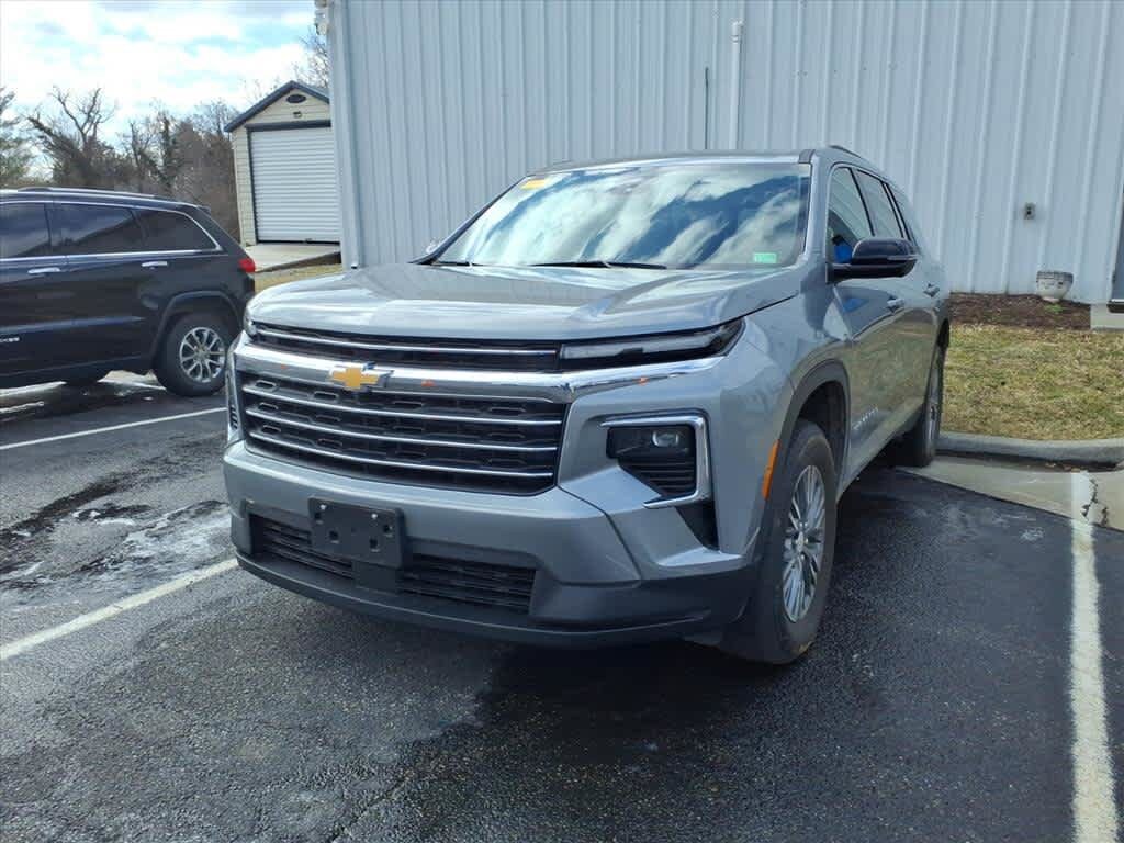 Thumbnail: 2024 Chevrolet Traverse - 3