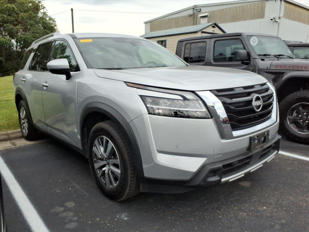 Thumbnail: 2023 Nissan Pathfinder - 11
