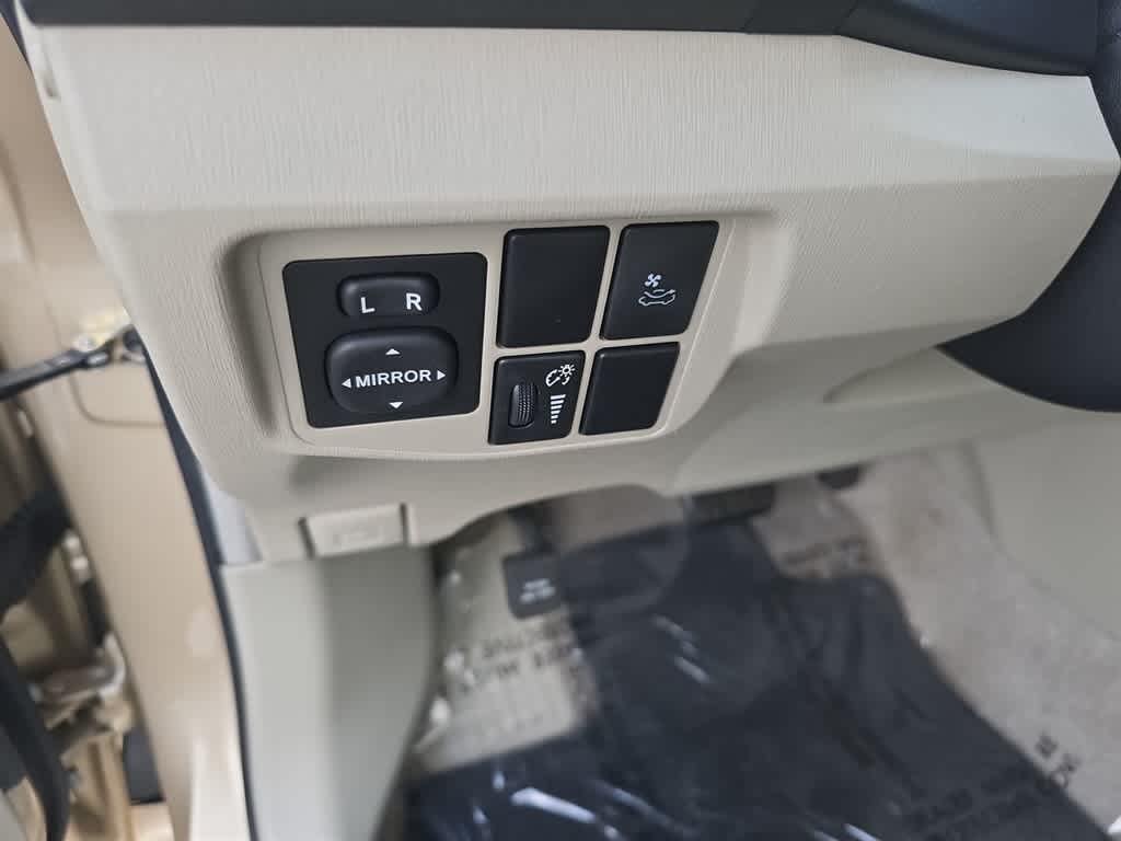 Thumbnail: 2011 Toyota Prius - 12