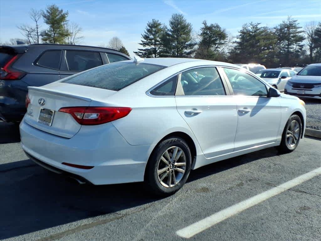 Thumbnail: 2015 Hyundai Sonata - 9