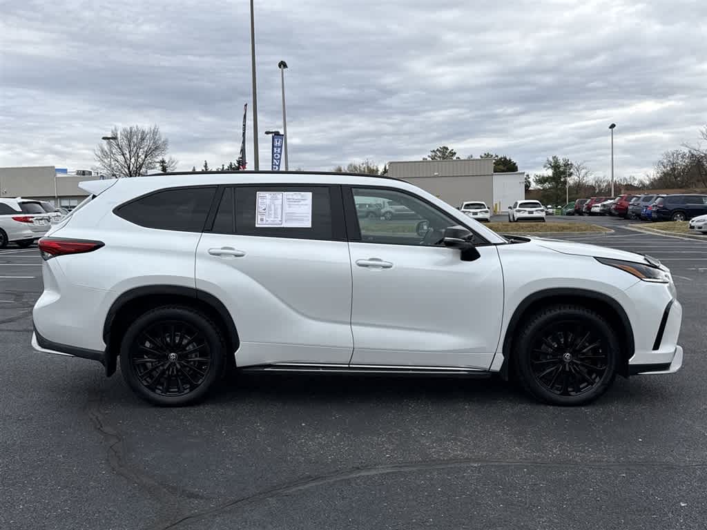 Thumbnail: 2023 Toyota Highlander - 2