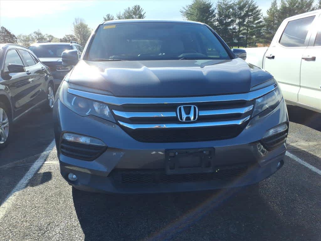 Thumbnail: 2017 Honda Pilot - 8