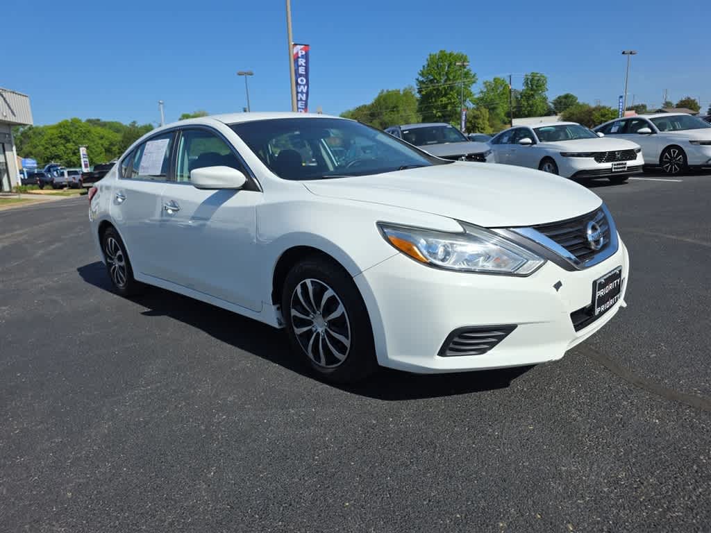 Thumbnail: 2016 Nissan Altima - 4