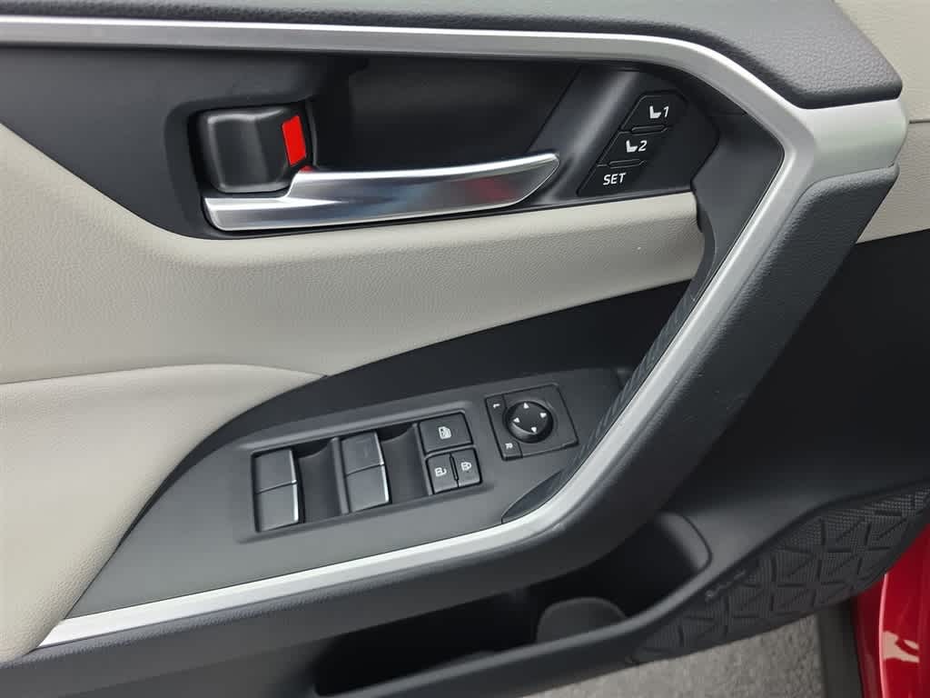 Thumbnail: 2021 Toyota RAV4 - 19