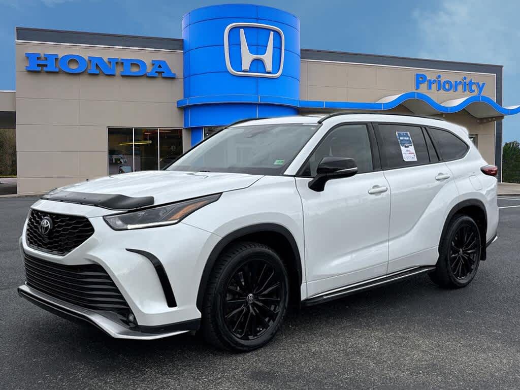 Used 2023 Toyota Highlander L SUV