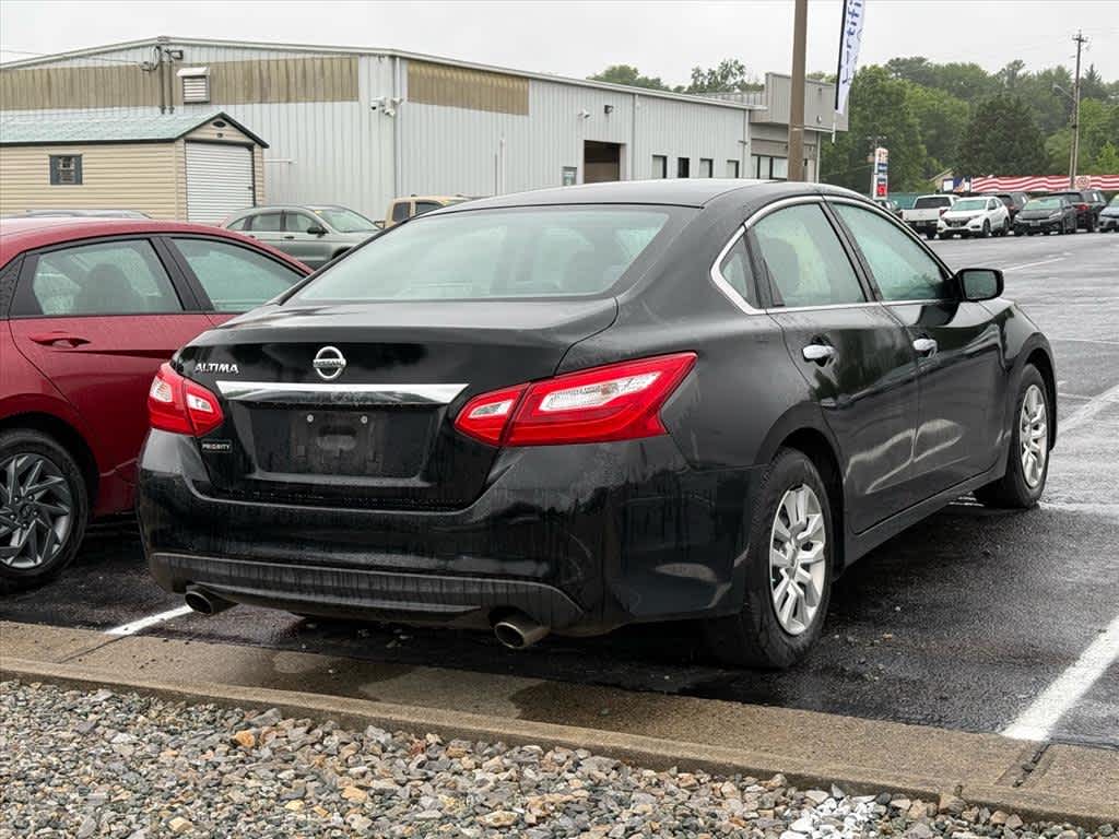 Thumbnail: 2016 Nissan Altima - 9