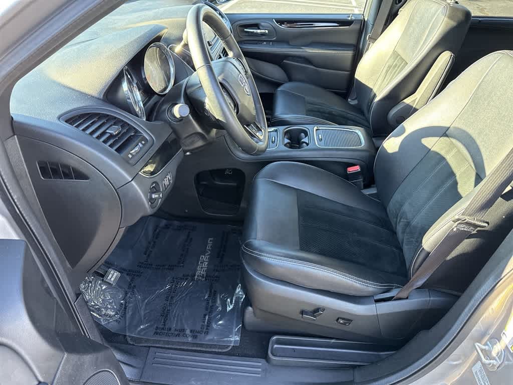 Thumbnail: 2017 Dodge Grand Caravan - 15