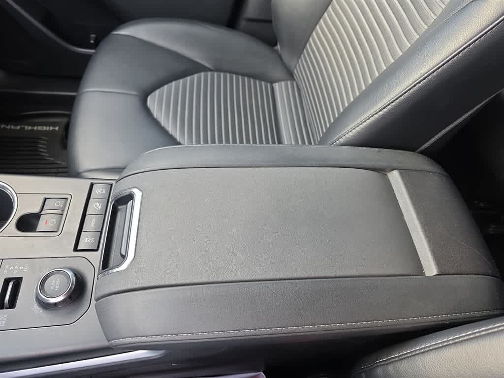 Thumbnail: 2021 Toyota Highlander - 24